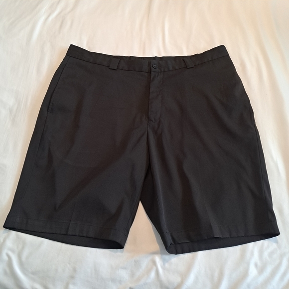 Slazenger Other - Slazenger mens size 38 black golf shorts